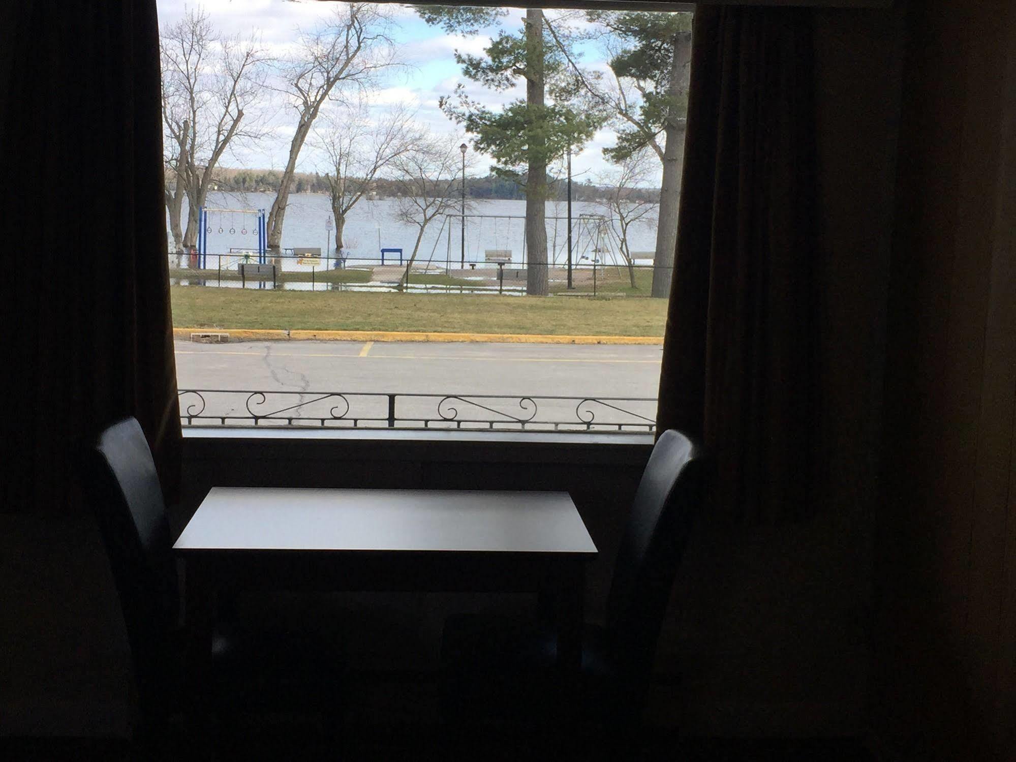 Park Place Motel & Suites Tweed 外观 照片